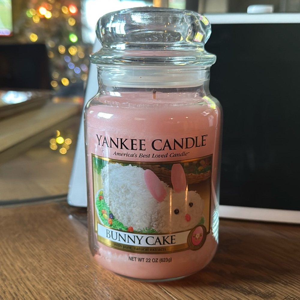Yankee Candle 22 oz Bunny Cake